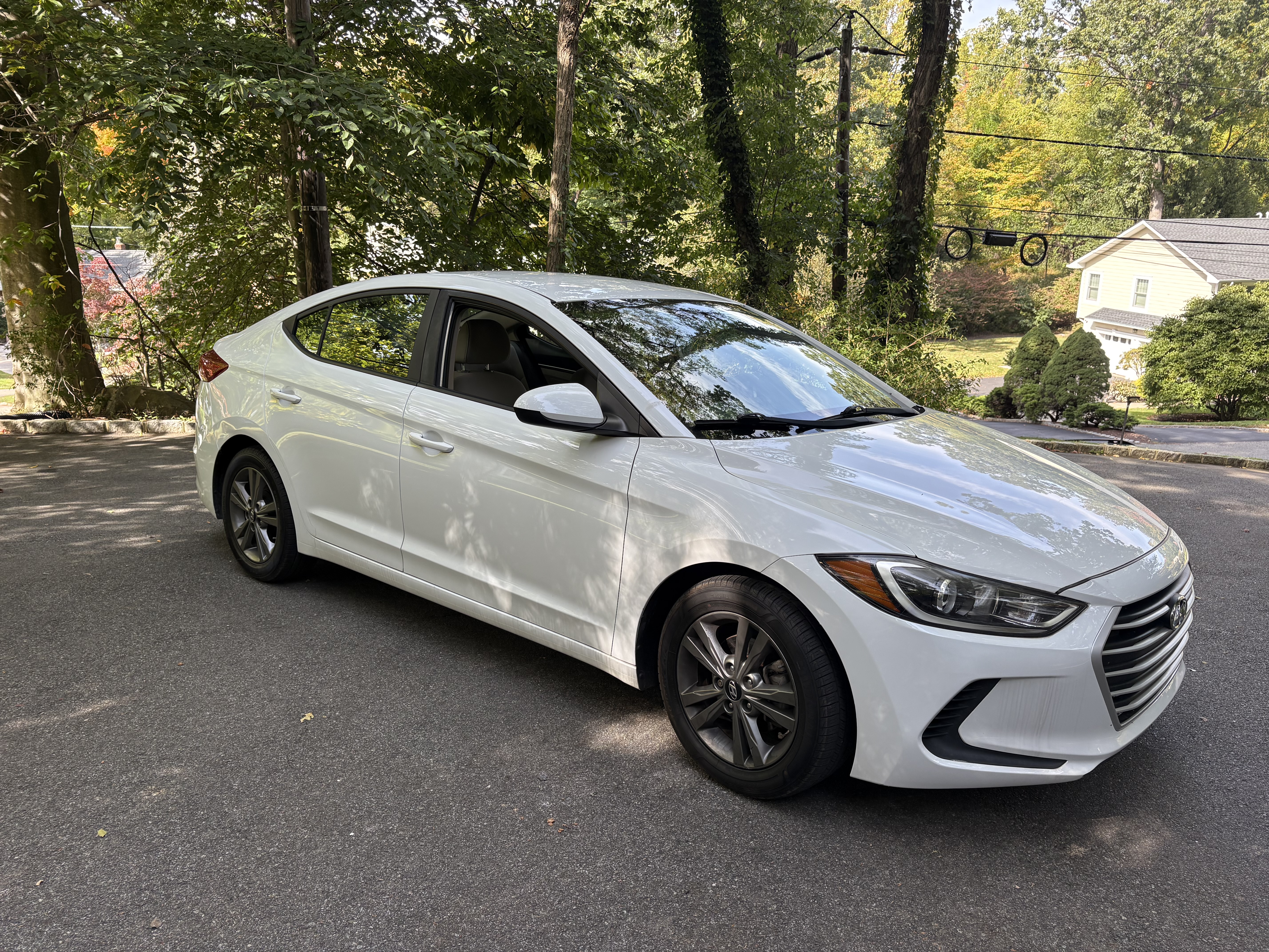 Used 2017 Hyundai Elantra SE FWD image 4