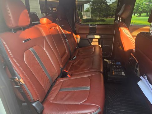 Used 2022 Ford F450 Platinum w/ FX4 Off-Road Package image 9