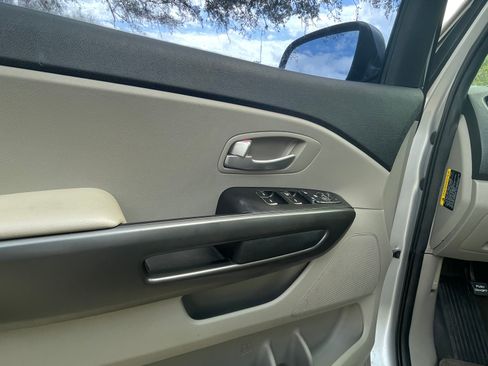Used 2019 Kia Sedona L image 6