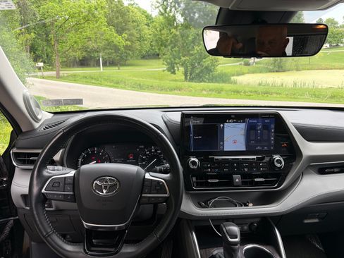 Used 2021 Toyota Highlander Limited AWD/4WD image 6