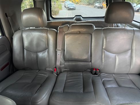 Used 2005 GMC Yukon SLT w/ SLT Preferred Equipment Group AWD/4WD image 9