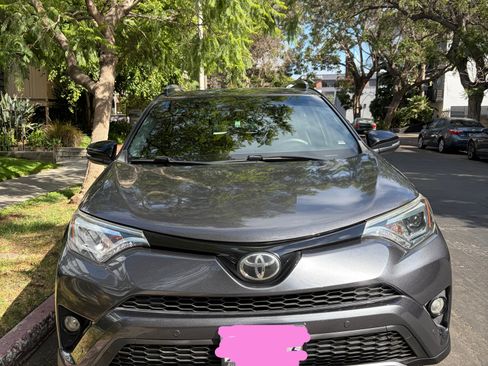 Used 2017 Toyota RAV4 SE FWD image 4