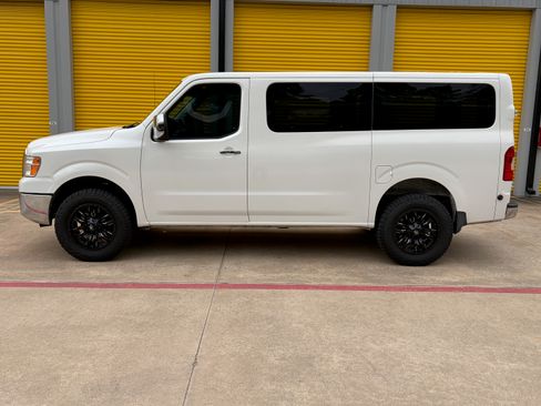Used 2017 Nissan NV 3500 SL image 1