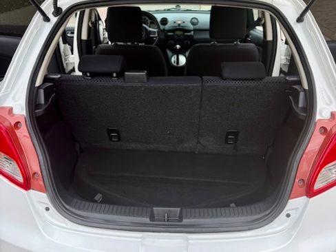 Used 2011 MAZDA MAZDA2 Touring image 10