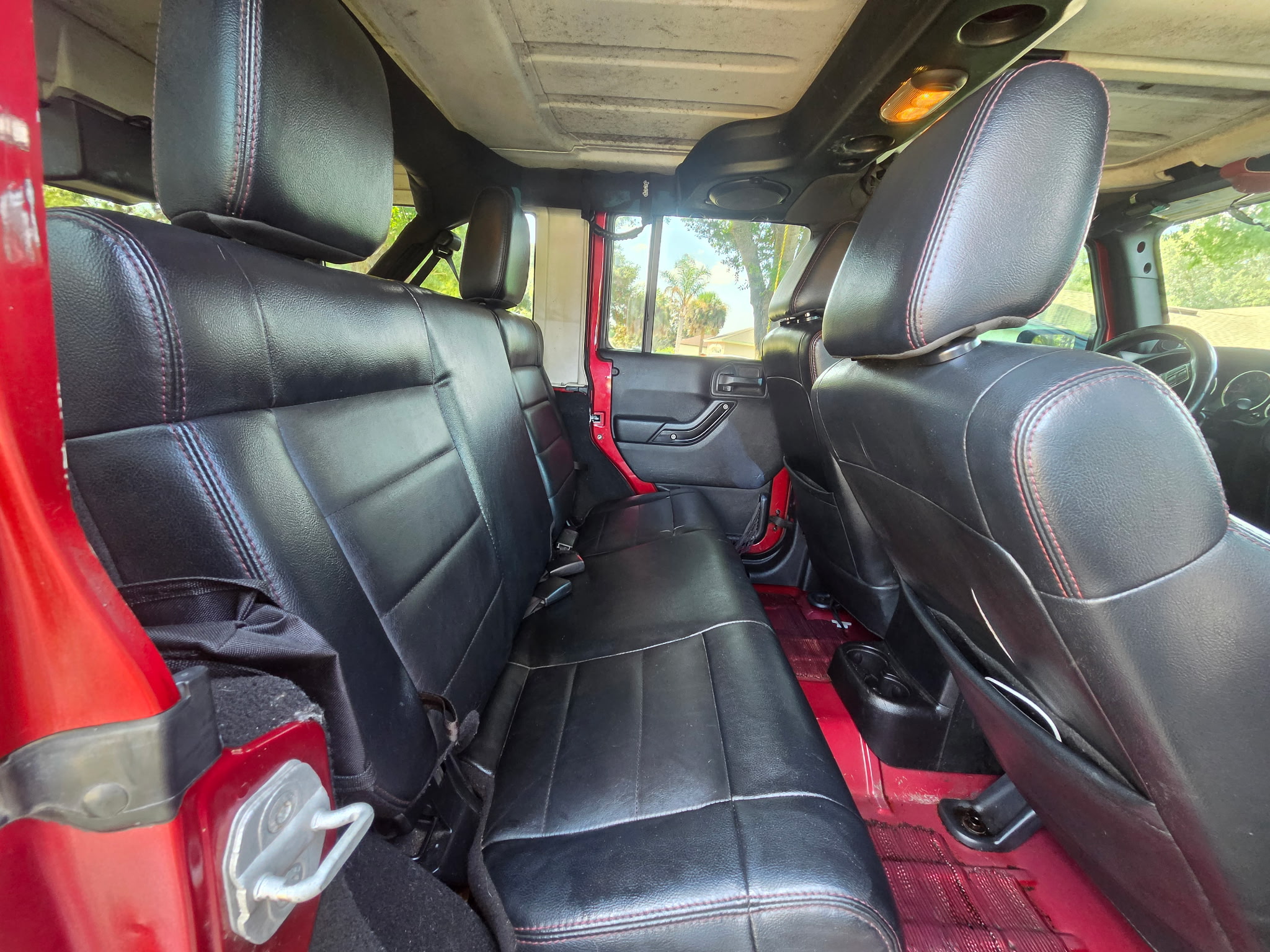 Used 2012 Jeep Wrangler Unlimited Sahara AWD/4WD image 10