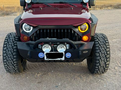 Used 2011 Jeep Wrangler Unlimited Rubicon w/ Connectivity Group image 2