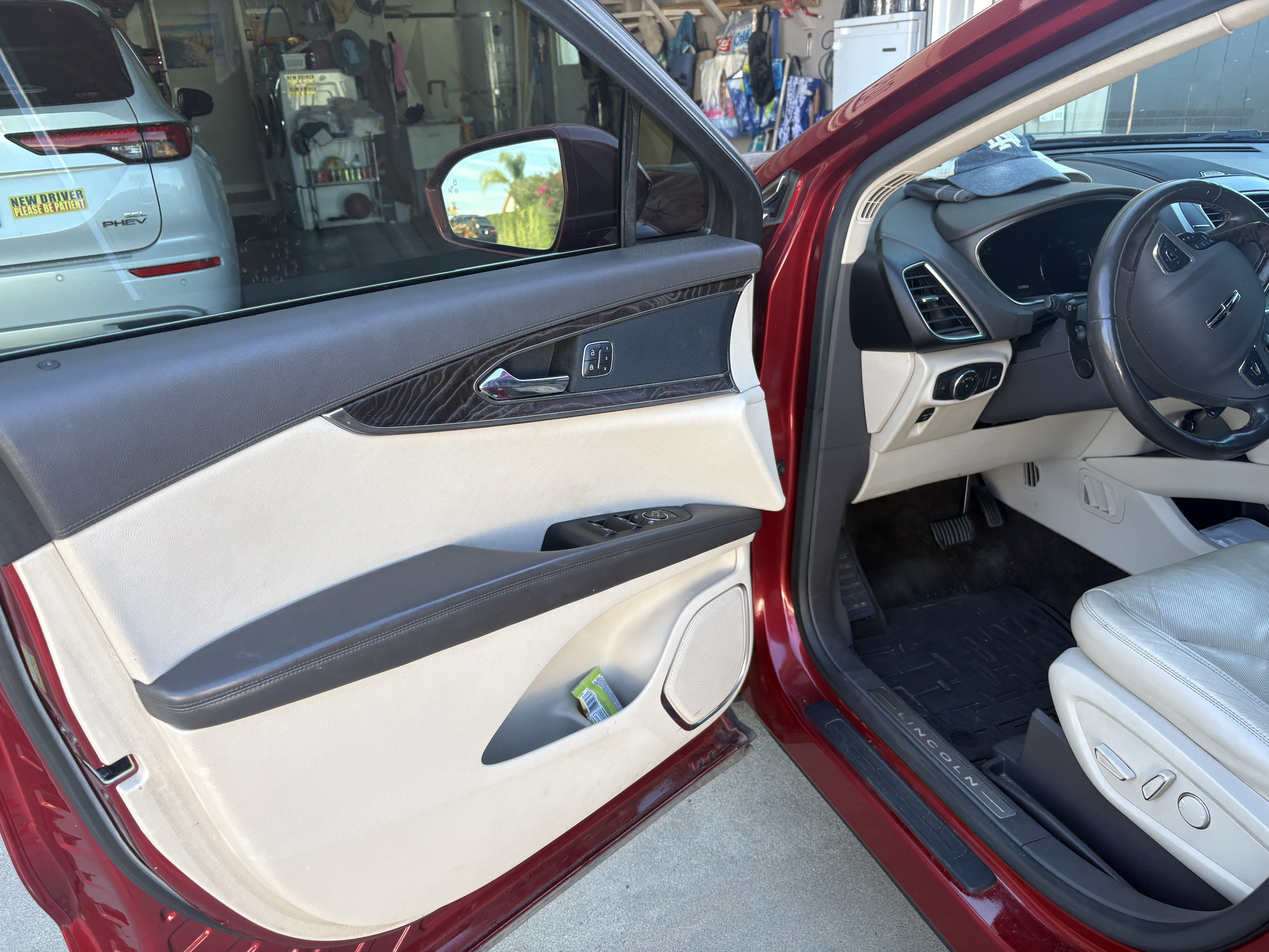Used 2016 Lincoln MKX Reserve w/ Driver Assistance Package FWD image 4