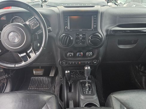 Used 2014 Jeep Wrangler Unlimited Sahara image 10