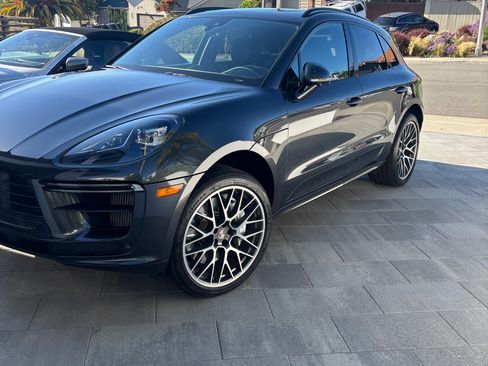 Used 2020 Porsche Macan Turbo image 6