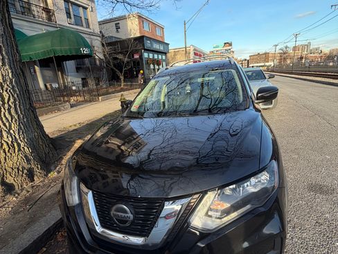 Used 2019 Nissan Rogue SV image 6