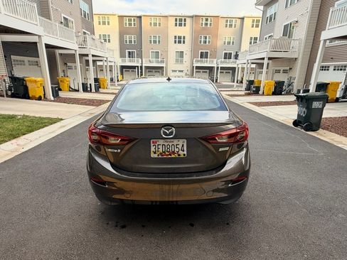 Used 2015 MAZDA MAZDA3 i Touring w/ Technology Package FWD image 4