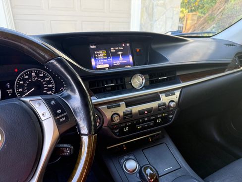 Used 2015 Lexus ES 350 w/ Premium Package image 2