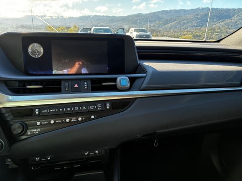 Used 2020 Lexus ES 350 w/ Premium Package image 28