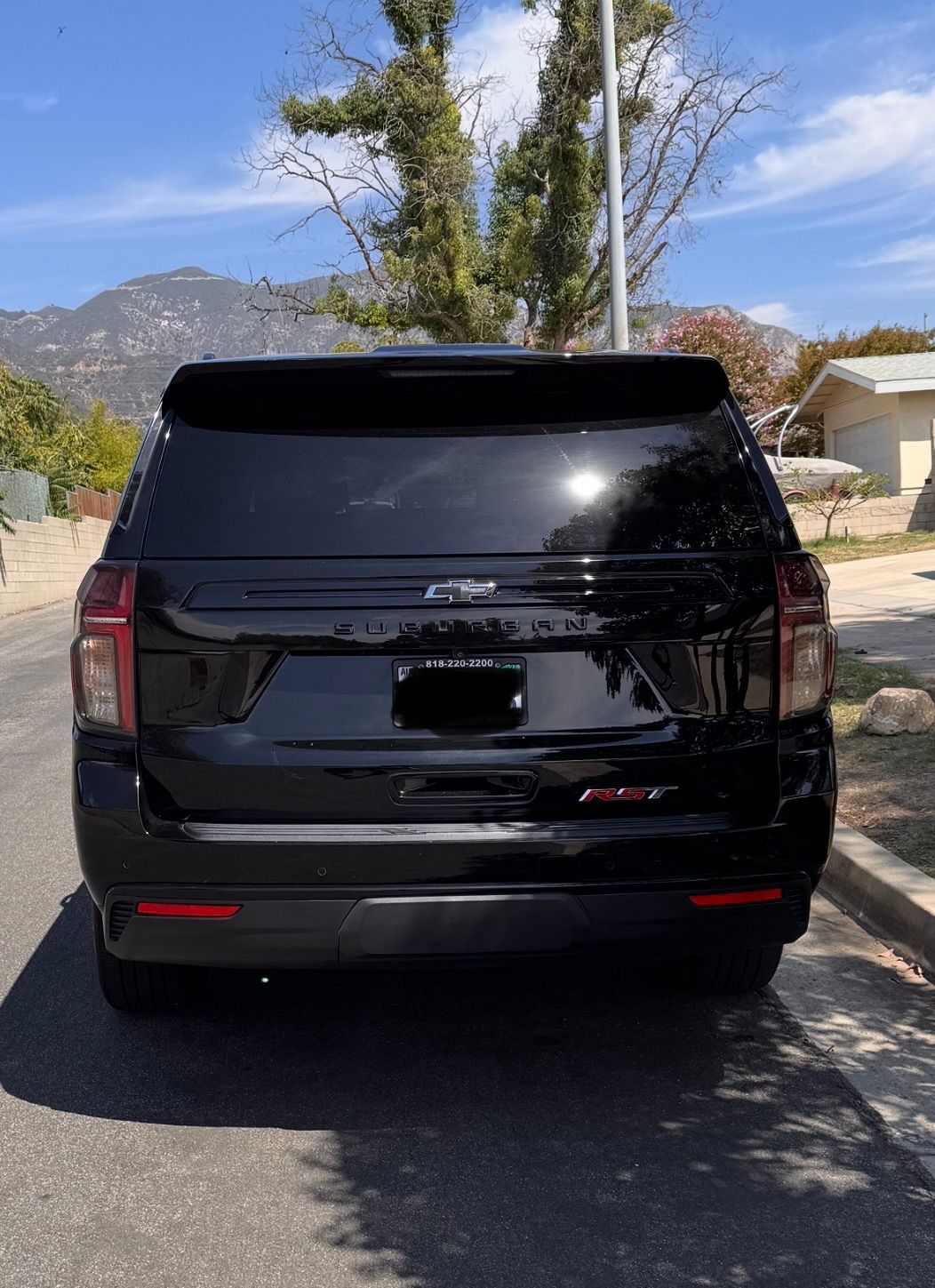 Used 2023 Chevrolet Suburban RST w/ Luxury Package RWD image 9