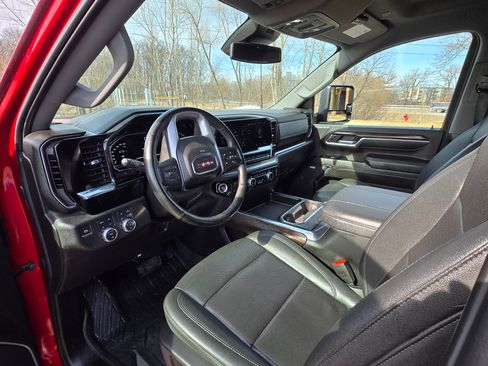 Used 2024 GMC Sierra 2500 SLT w/ SLT Premium Package image 12