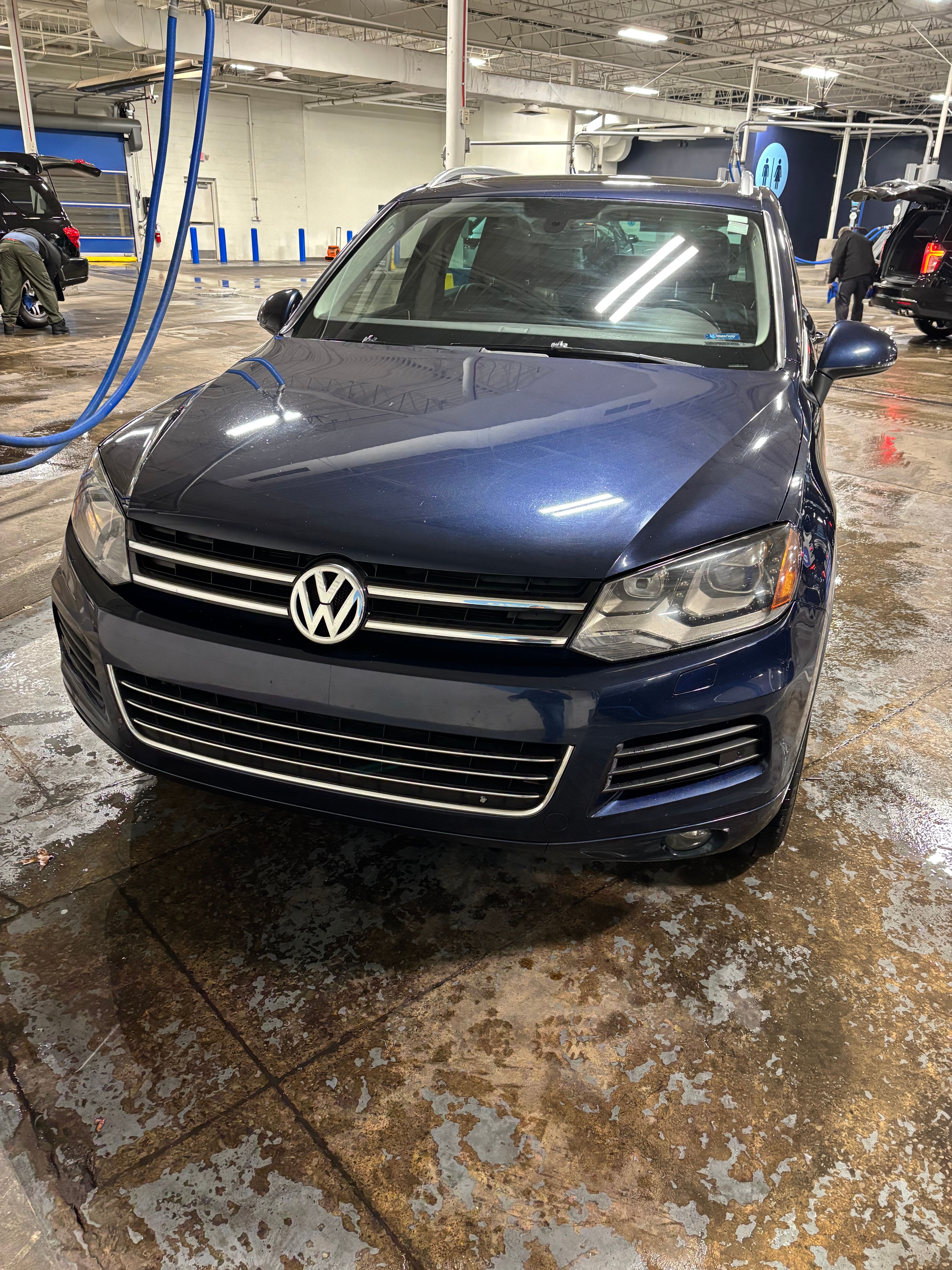 Used 2012 Volkswagen Touareg VR6 AWD/4WD image 2