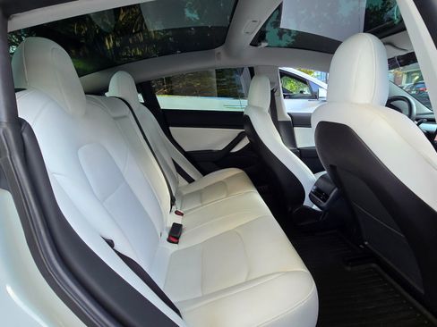 Used 2019 Tesla Model 3 Standard Range Plus image 15