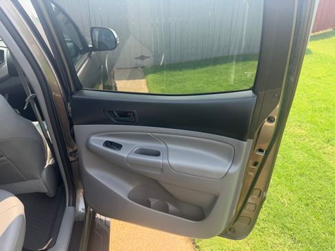 Used 2014 Toyota Tacoma 4x4 Double Cab w/ Limited Package image 29