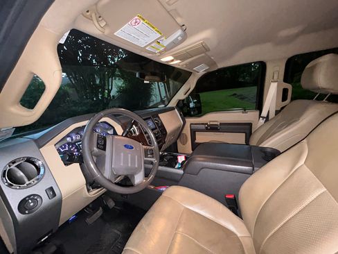 Used 2011 Ford F350 Lariat w/ Lariat Interior Pkg AWD/4WD image 9