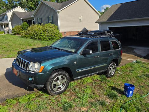 Used 2005 Jeep Grand Cherokee Laredo image 1