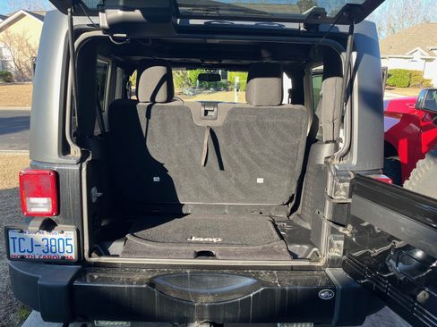 Used 2016 Jeep Wrangler Sport image 13