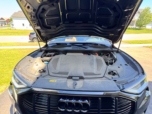 Used 2022 Audi e-tron Premium AWD/4WD image 20
