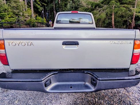 Used 2001 Toyota Tacoma 2WD Regular Cab image 13