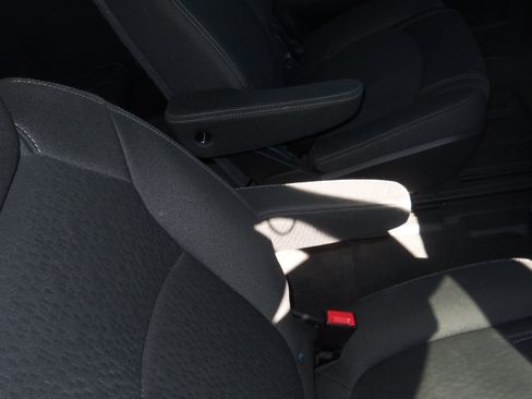 Used 2016 GMC Acadia SLE image 11