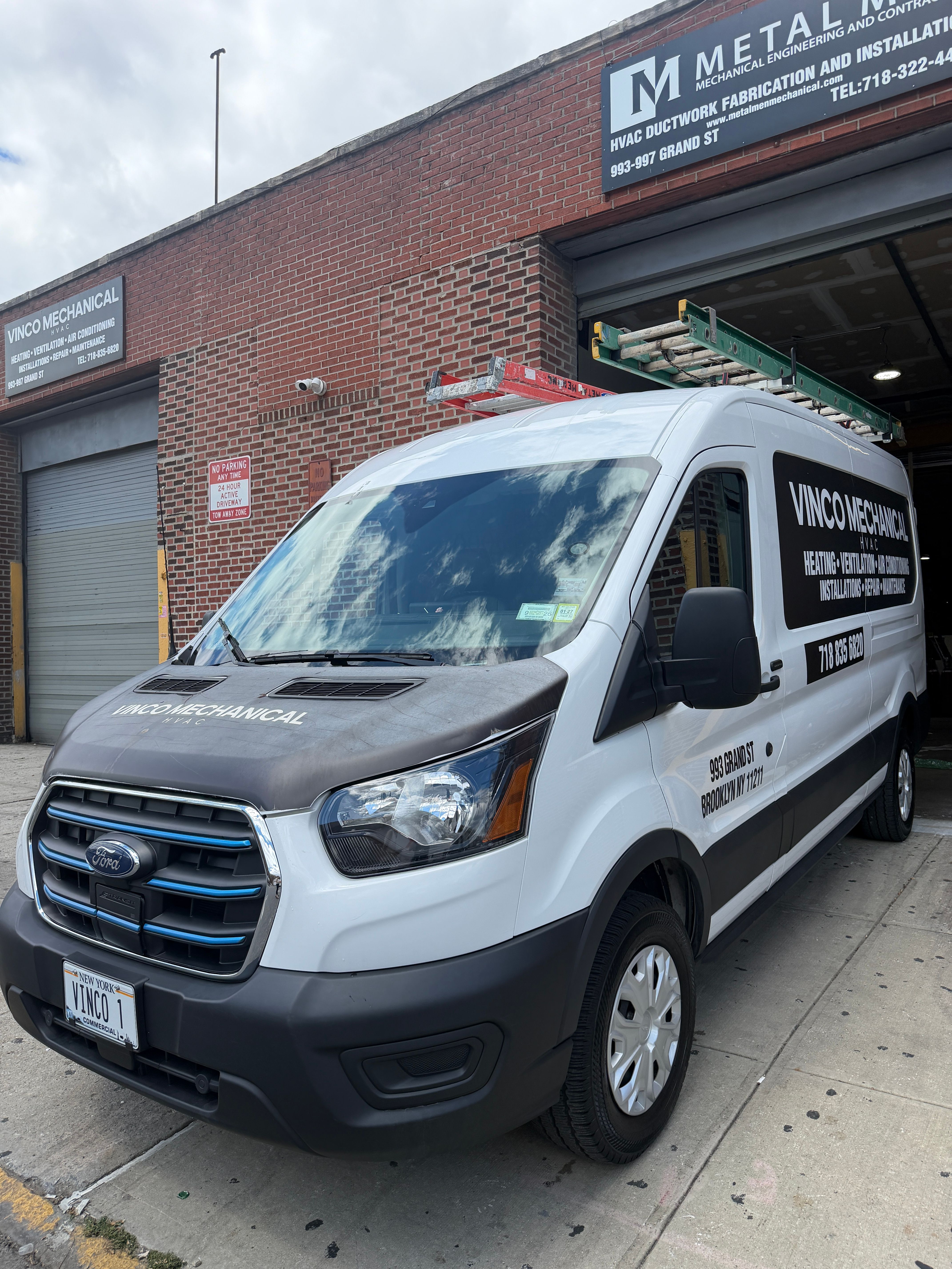Used 2023 Ford E-Transit Medium Roof RWD image 1