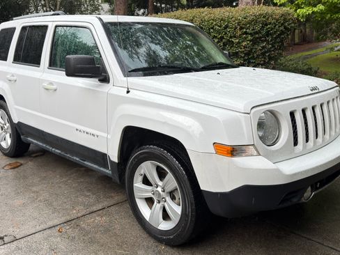 Used 2011 Jeep Patriot Latitude w/ Sun/Sound Group FWD image 1