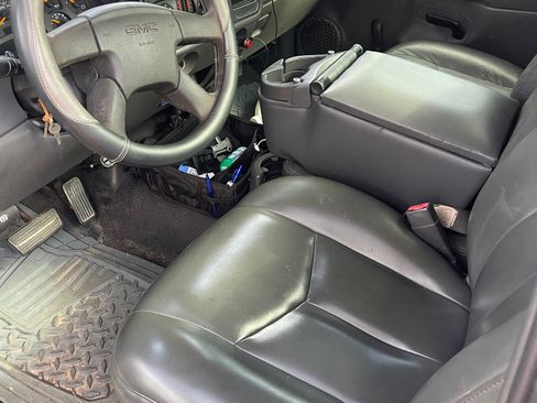 Used 2005 GMC Sierra 1500 W/T image 6