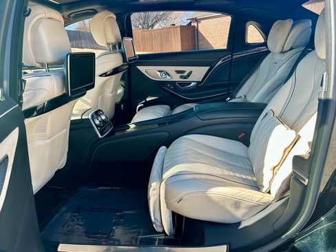 Used 2016 Mercedes-Benz Maybach S 600 image 11