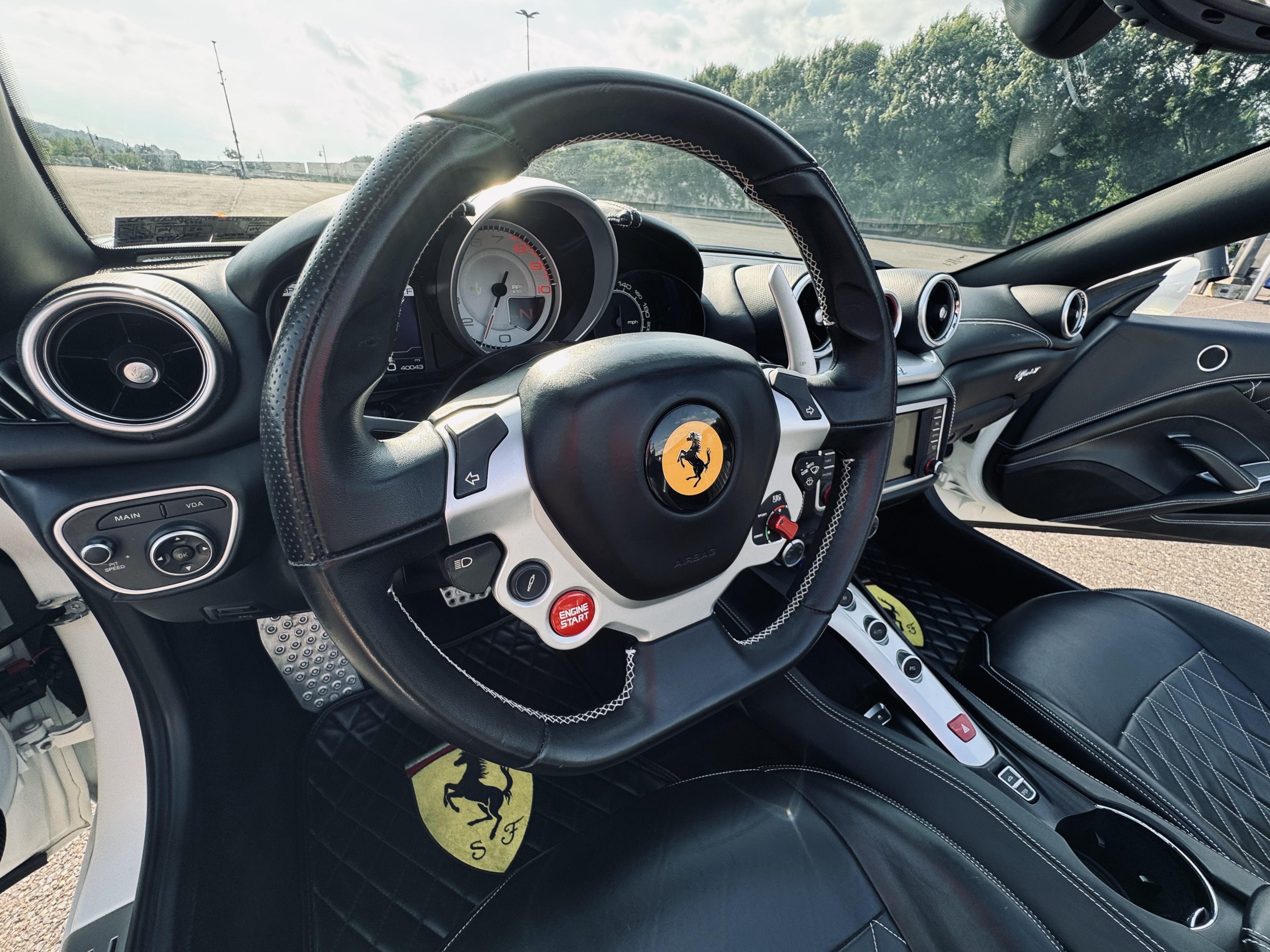 Used 2016 Ferrari California T RWD image 10