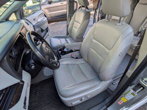 Used 2020 Toyota Sienna XLE Premium image 13