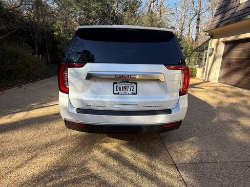Used 2024 GMC Yukon XL Denali w/ Advanced Technology Package image 2