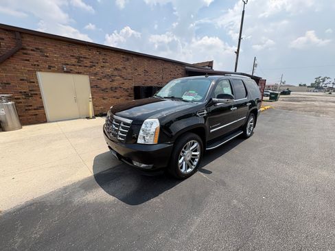 Used 2008 Cadillac Escalade AWD image 2