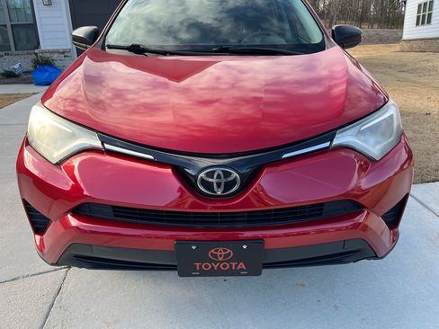 Used 2017 Toyota RAV4 LE image 10