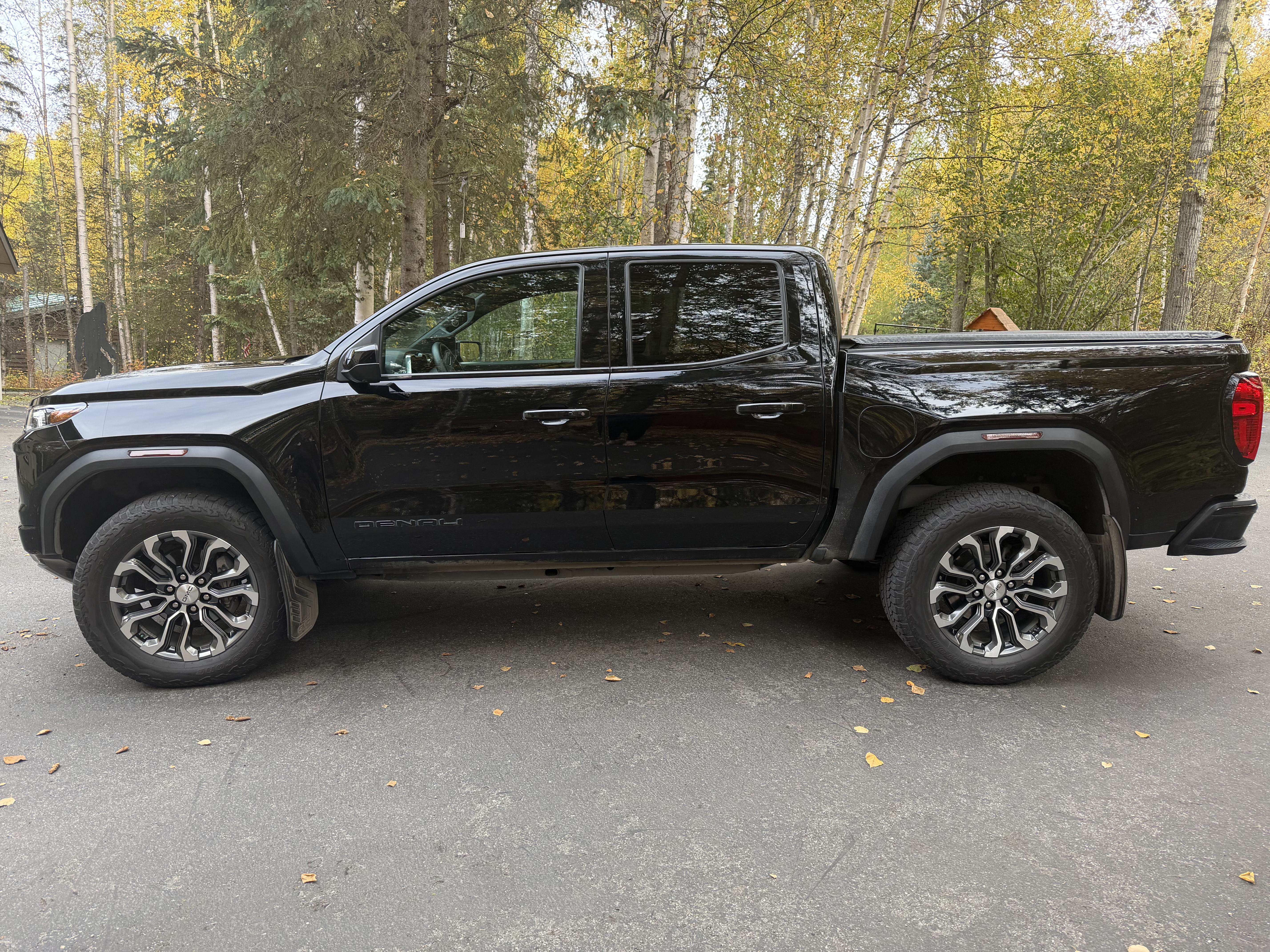 Used 2023 GMC Canyon Denali AWD/4WD image 4