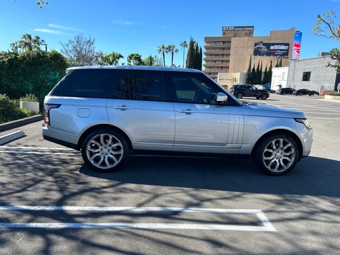 Used 2015 Land Rover Range Rover HSE image 2