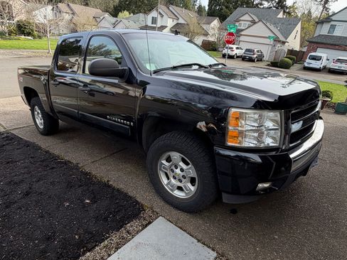 Used 2007 Chevrolet Silverado 1500 LT w/ 1LT Convenience Package image 2