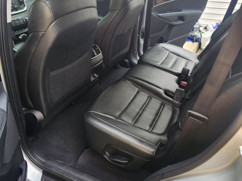 Used 2016 Kia Sorento LX w/ LX Convenience Package image 12