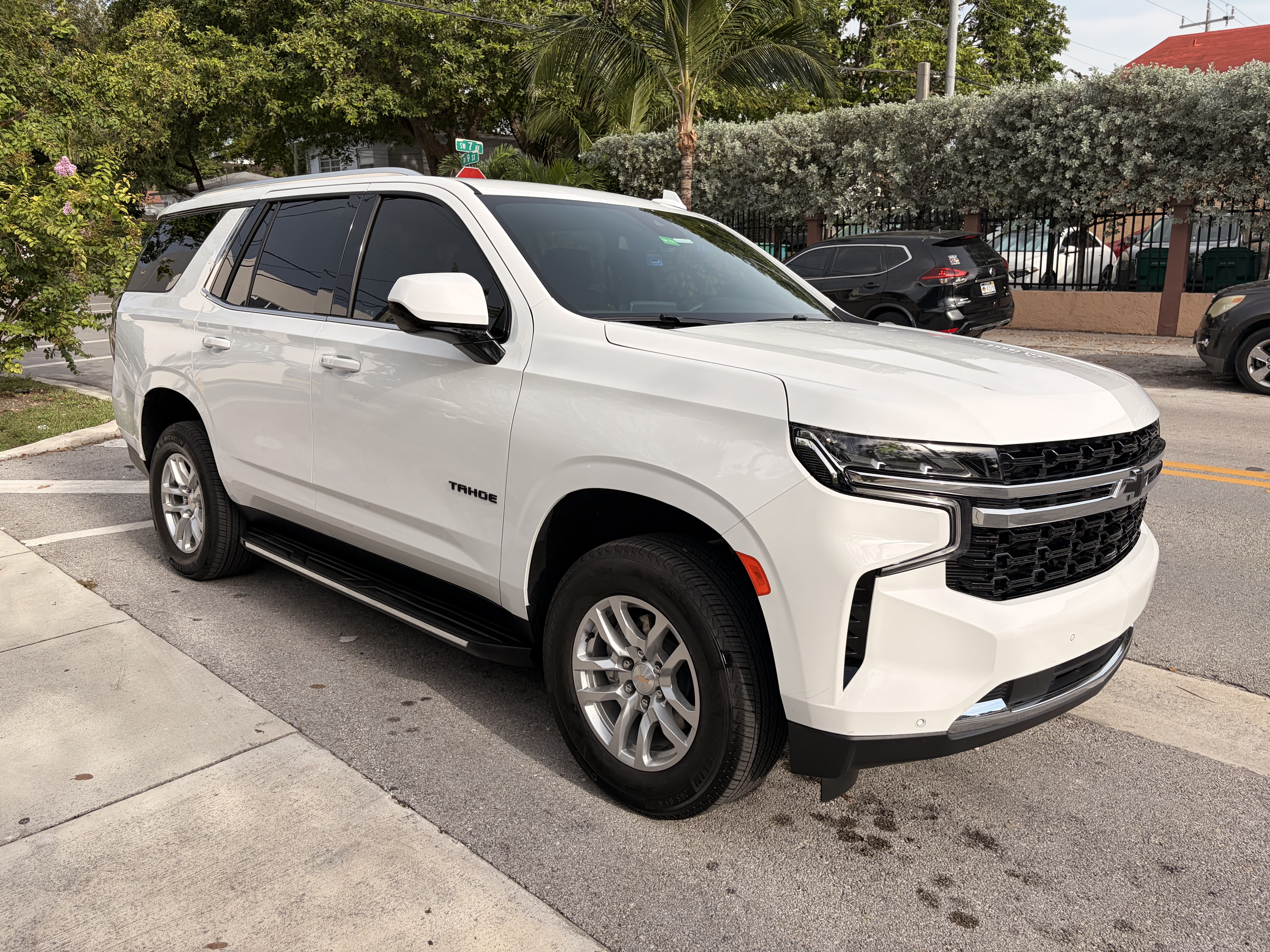 Used 2024 Chevrolet Tahoe LS RWD image 1