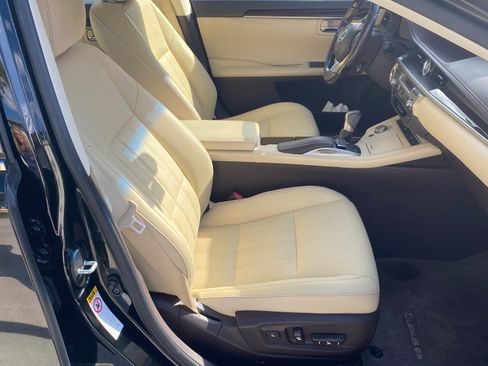 Used 2016 Lexus ES 350 w/ Luxury Package w/Wood Trim image 8