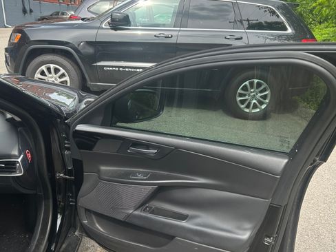 Used 2019 Jaguar XE Premium image 10