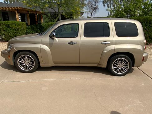 Used 2006 Chevrolet HHR LT w/ Preferred Equipment Group image 2