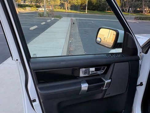 Used 2011 Land Rover LR4 HSE image 22