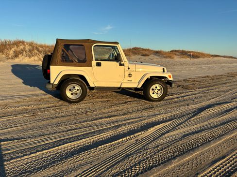 Used 1999 Jeep Wrangler Sahara image 1