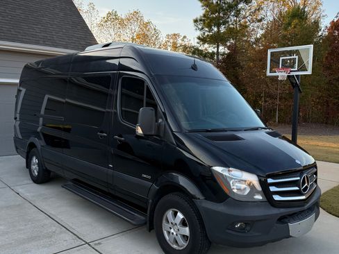 Used 2014 Mercedes-Benz Sprinter 2500 image 2