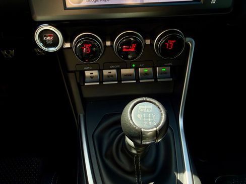Used 2025 Toyota GR86 Premium w/ Performance Package RWD image 21