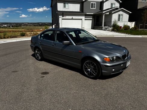 Used 2005 BMW 330xi Sedan AWD/4WD image 4